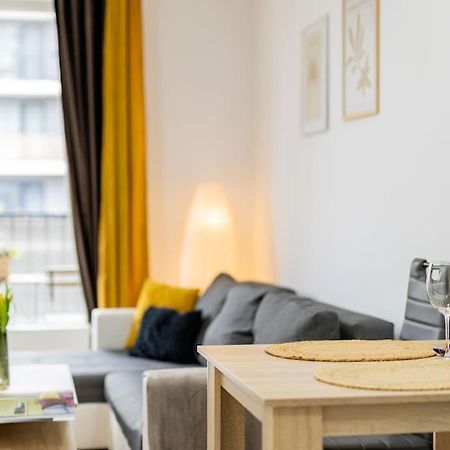 Cityscape Oasis: Active Studio Heaven Bratislava Bagian luar foto