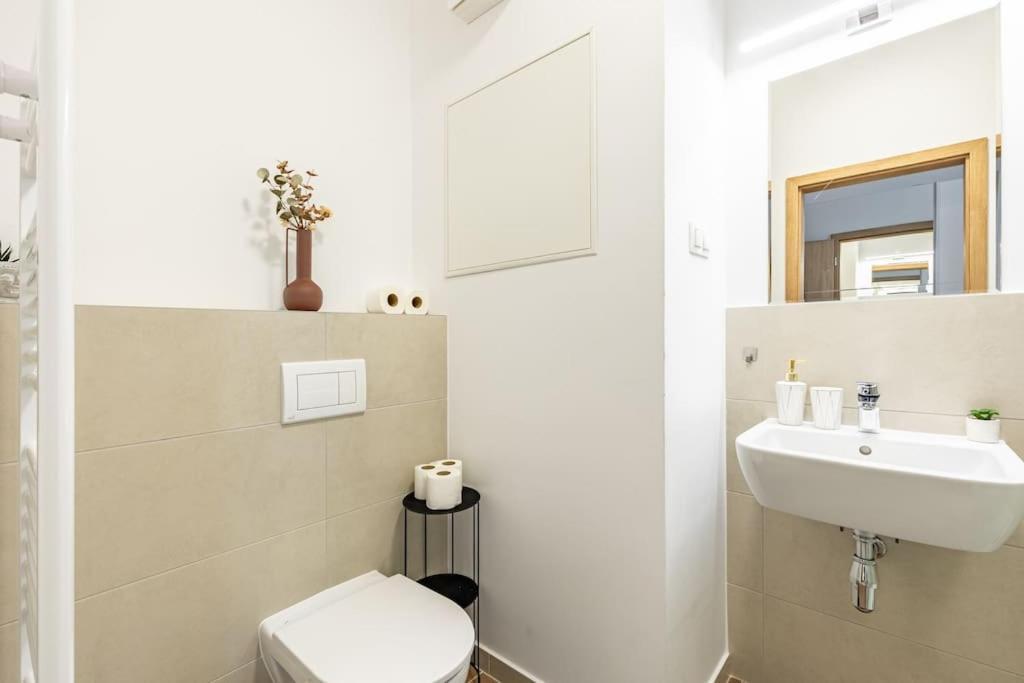Cityscape Oasis: Active Studio Heaven Bratislava Bagian luar foto