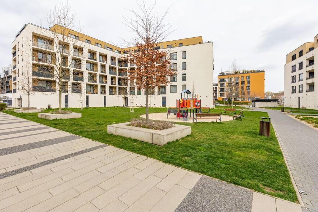 Cityscape Oasis: Active Studio Heaven Bratislava Bagian luar foto