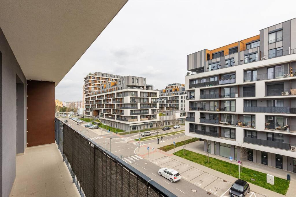 Cityscape Oasis: Active Studio Heaven Bratislava Bagian luar foto