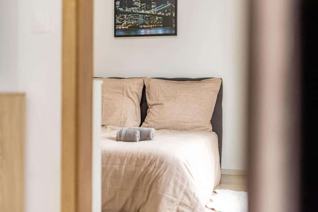 Cityscape Oasis: Active Studio Heaven Bratislava Bagian luar foto