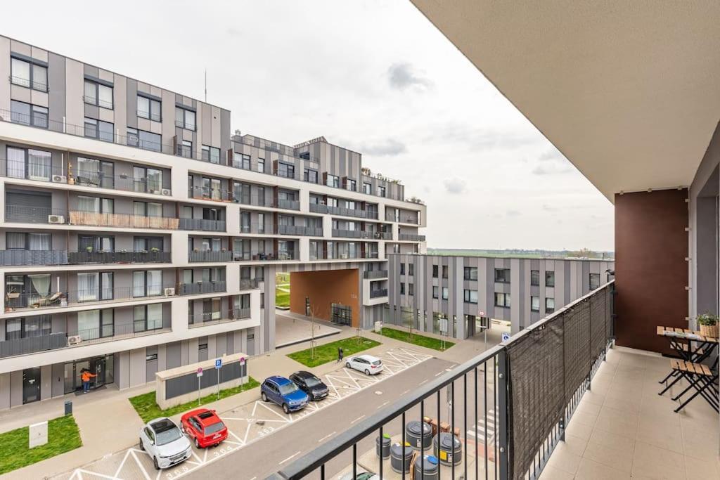 Cityscape Oasis: Active Studio Heaven Bratislava Bagian luar foto