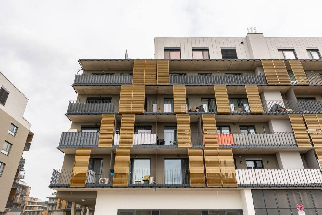 Cityscape Oasis: Active Studio Heaven Bratislava Bagian luar foto
