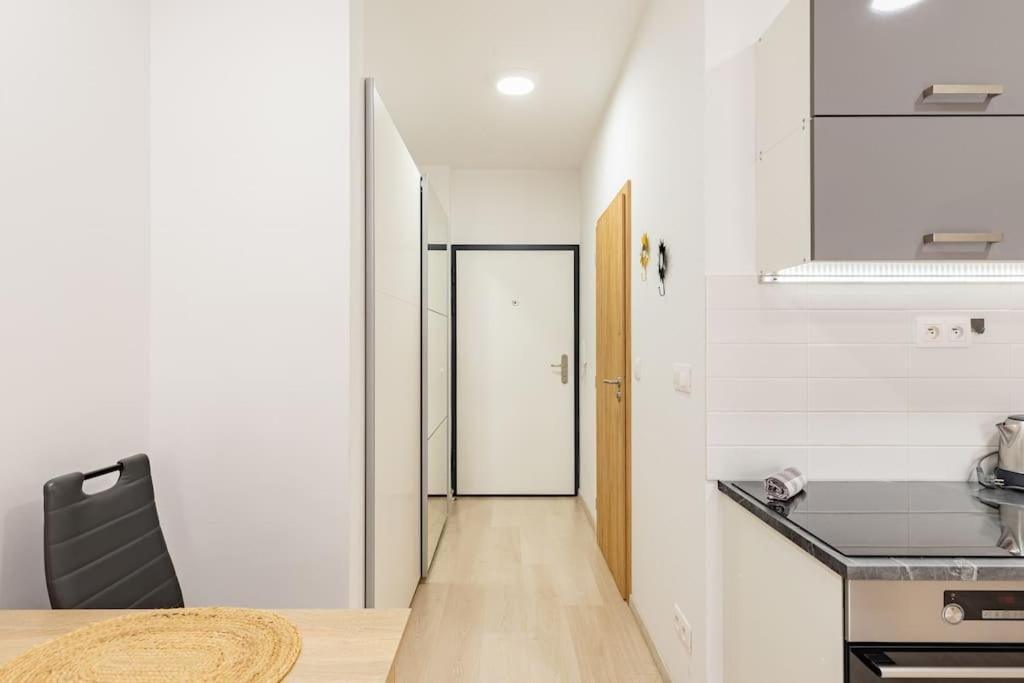 Cityscape Oasis: Active Studio Heaven Bratislava Bagian luar foto