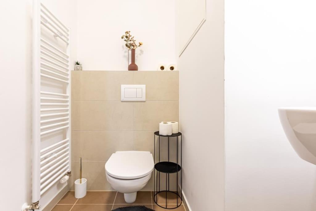 Cityscape Oasis: Active Studio Heaven Bratislava Bagian luar foto