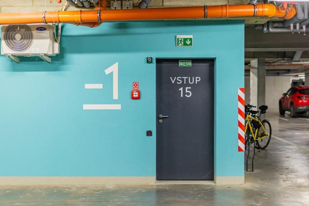 Cityscape Oasis: Active Studio Heaven Bratislava Bagian luar foto
