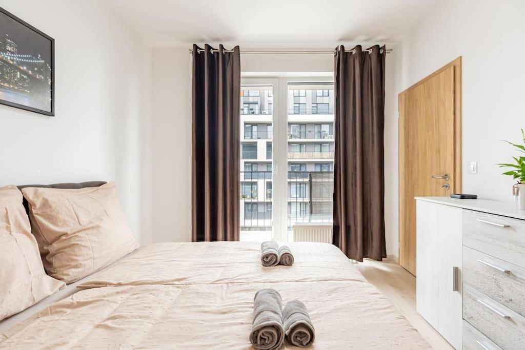 Cityscape Oasis: Active Studio Heaven Bratislava Bagian luar foto