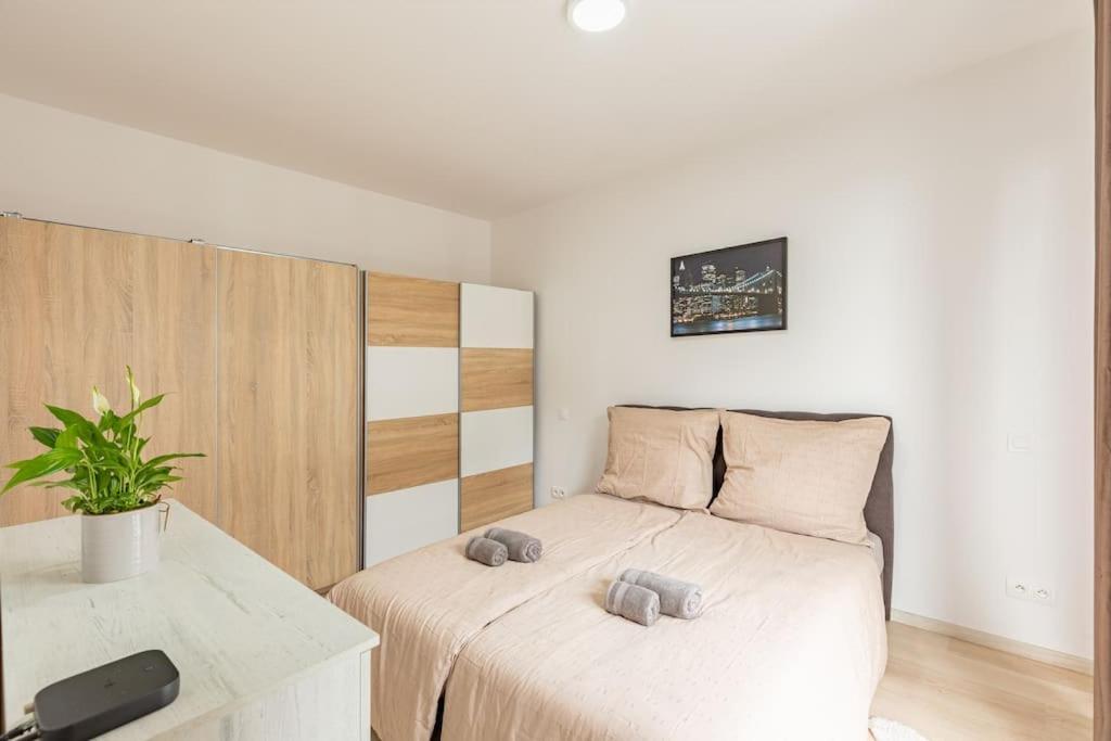 Cityscape Oasis: Active Studio Heaven Bratislava Bagian luar foto