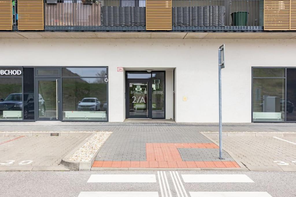Cityscape Oasis: Active Studio Heaven Bratislava Bagian luar foto