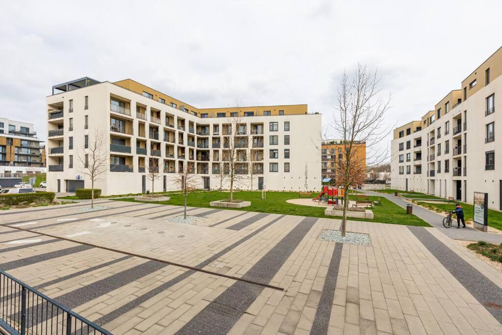 Cityscape Oasis: Active Studio Heaven Bratislava Bagian luar foto