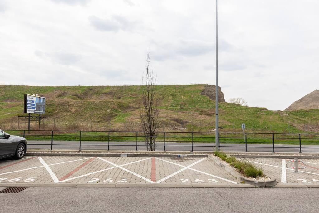 Cityscape Oasis: Active Studio Heaven Bratislava Bagian luar foto