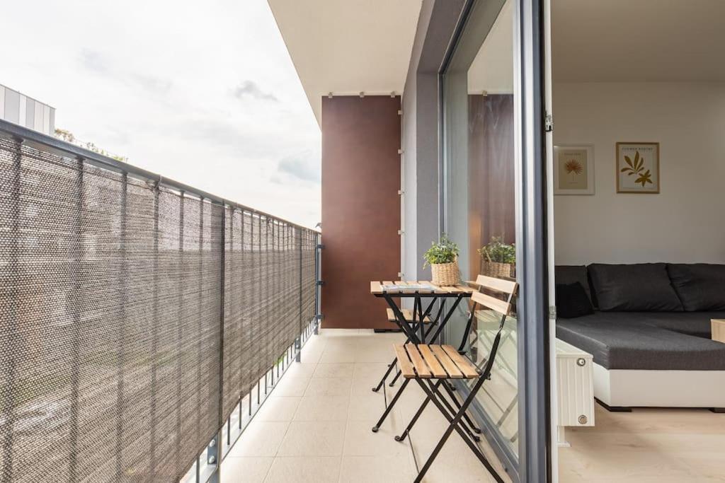 Cityscape Oasis: Active Studio Heaven Bratislava Bagian luar foto